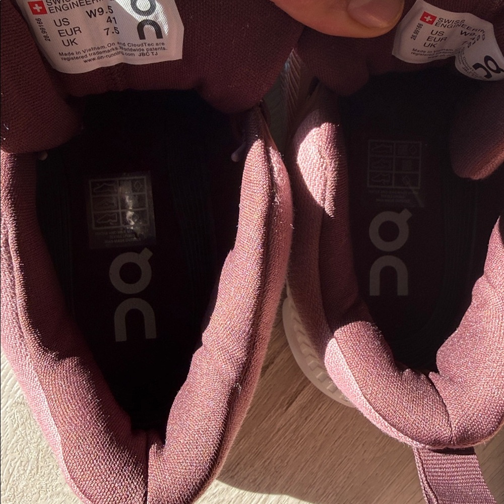 ON Womens Cloud Hi Waterproof 1 Sneake Size 9.5 - Picture 17 of 17